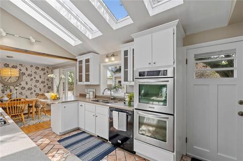 102 Elder Ave, East Providence, RI 02915 photo 4