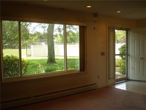 741 Manomet Ct, Warwick, RI 02886 photo 5