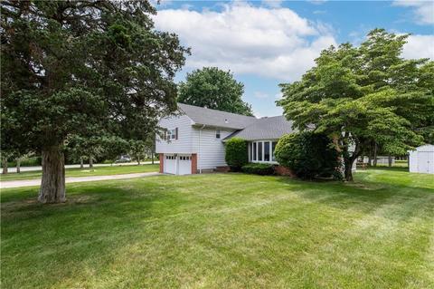 28 Cedar Crest Dr, Westerly, RI 02891 photo 2