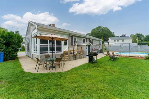 30 Cozy Ln, Cumberland, RI 02864 photo 2