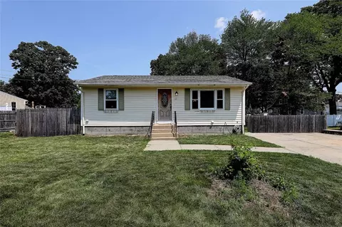 40 Ethan St, Warwick, RI 02888 photo 1