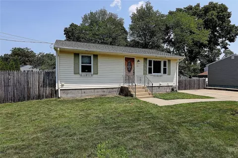 40 Ethan St, Warwick, RI 02888 photo 3