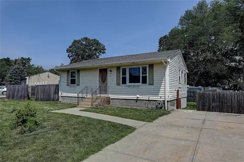 40 Ethan St, Warwick, RI 02888 photo 2