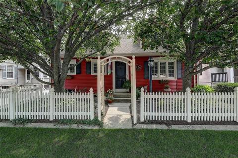 176 Bailey St, Woonsocket, RI 02895 photo 2