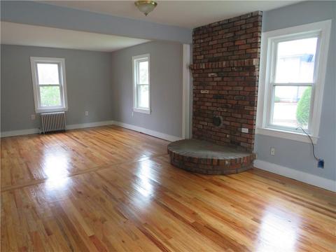 35 Carriere Ave, Woonsocket, RI 02895 photo 3