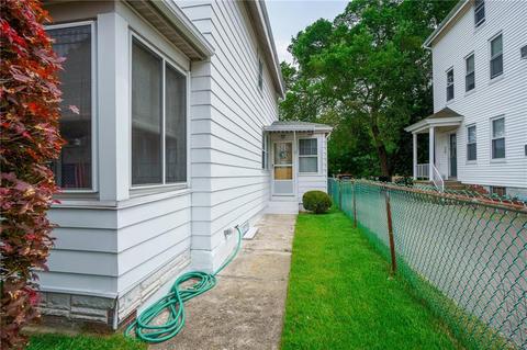 386 Providence St, Woonsocket, RI 02895 photo 6