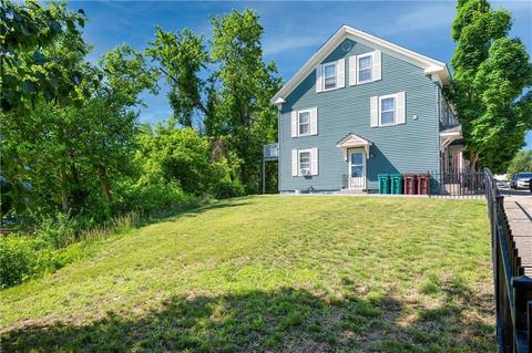 26 Lincoln St, Woonsocket, RI 02895 photo 4