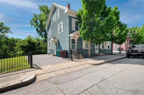 26 Lincoln St, Woonsocket, RI 02895 photo 2