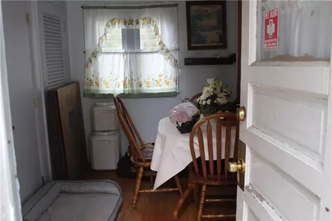 156 Haswill St, Warwick, RI 02889 photo 3
