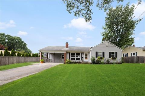 135 Edmond Dr, Warwick, RI 02886 photo 3