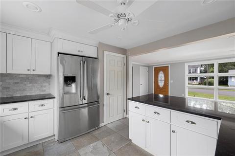 135 Edmond Dr, Warwick, RI 02886 photo 12