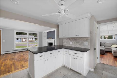 135 Edmond Dr, Warwick, RI 02886 photo 10
