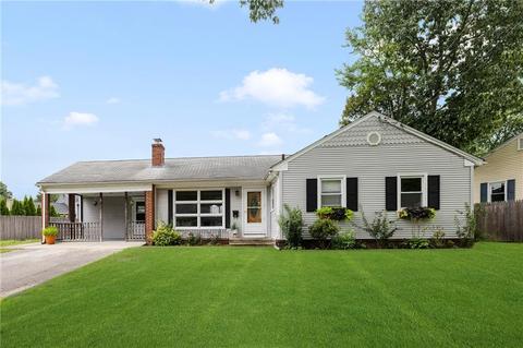 135 Edmond Dr, Warwick, RI 02886 photo 2
