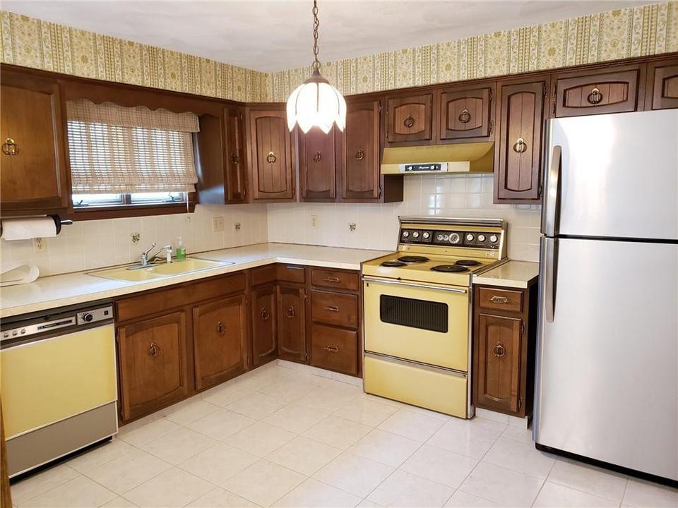  74 Marlow St, Cranston, RI 02920 photo 5