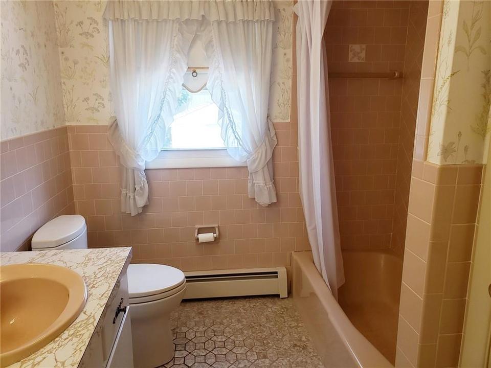  74 Marlow St, Cranston, RI 02920 photo 8