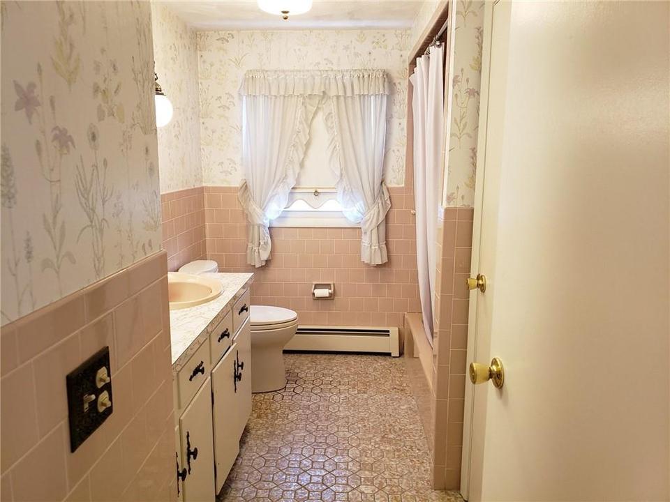  74 Marlow St, Cranston, RI 02920 photo 9