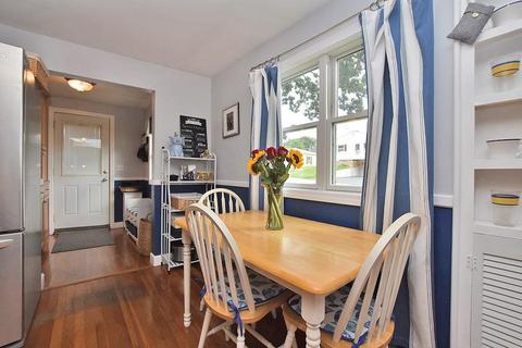 211 Burrington St, Woonsocket, RI 02895 photo 4