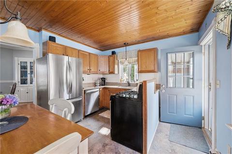 98 Coe St, Woonsocket, RI 02895 photo 17