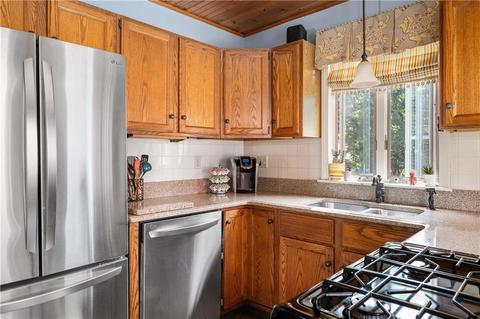 98 Coe St, Woonsocket, RI 02895 photo 16