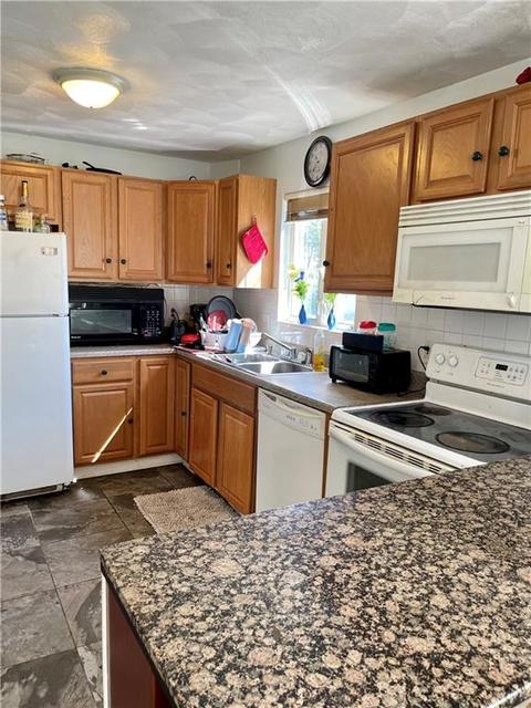 33 Mohawk Ave, Warwick, RI 02889 photo 5