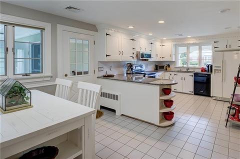 271 Squantum Dr, Warwick, RI 02888 photo 10