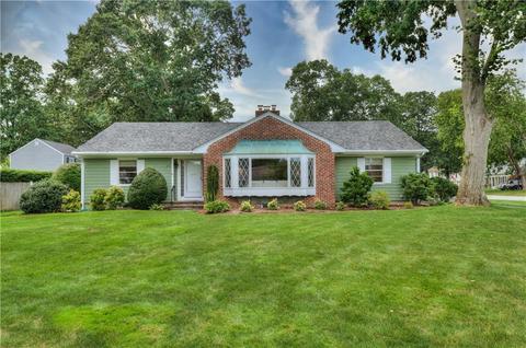271 Squantum Dr, Warwick, RI 02888 photo 3