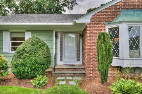 271 Squantum Dr, Warwick, RI 02888 photo 7
