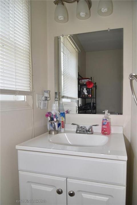 72 Bellevue Ave, Woonsocket, RI 02895 photo 14