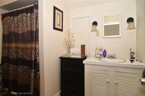 72 Bellevue Ave, Woonsocket, RI 02895 photo 23