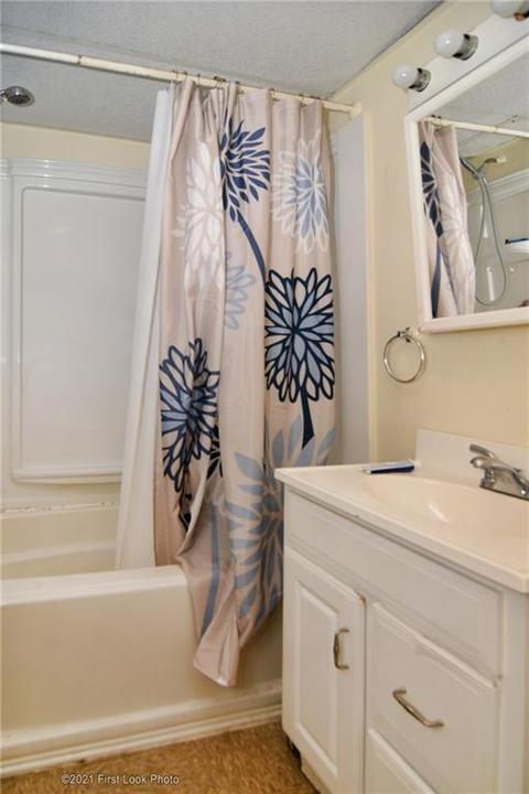 72 Bellevue Ave, Woonsocket, RI 02895 photo 6