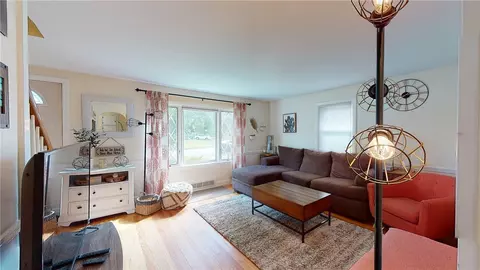 147 Union Ave, Warwick, RI 02889 photo 3