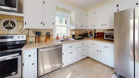 147 Union Ave, Warwick, RI 02889 photo 10