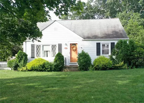 147 Union Ave, Warwick, RI 02889 photo 2