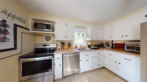 147 Union Ave, Warwick, RI 02889 photo 9