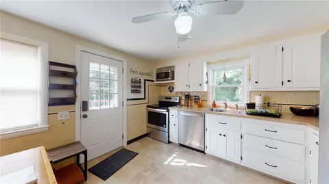 147 Union Ave, Warwick, RI 02889 photo 13