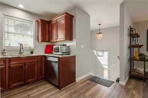 61 Summer St, Westerly, RI 02891 photo 2