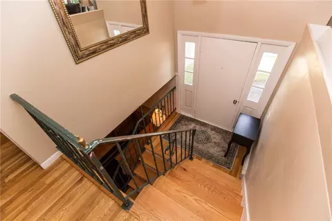 202 Glaude Ln, Woonsocket, RI 02895 photo 2