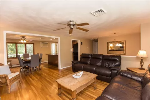 202 Glaude Ln, Woonsocket, RI 02895 photo 3