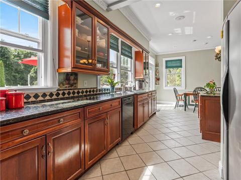 83 Janice Rd, Warwick, RI 02886 photo 4