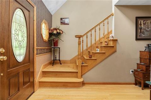 72 Castleton Dr, Cranston, RI 02921 photo 2