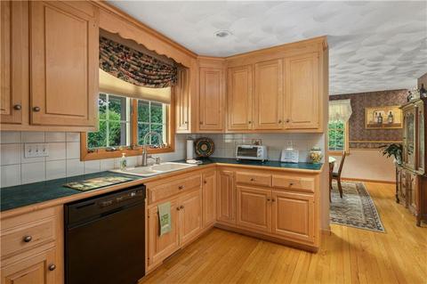 72 Castleton Dr, Cranston, RI 02921 photo 6
