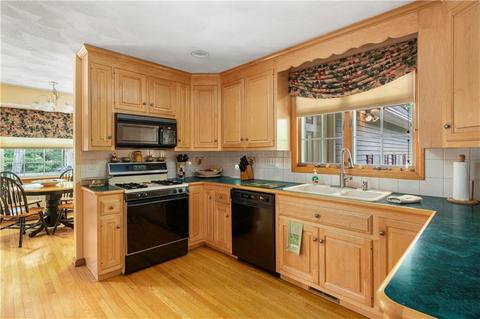 72 Castleton Dr, Cranston, RI 02921 photo 5