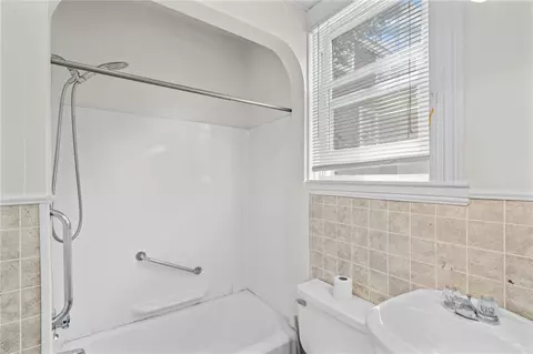 123 Willow St, Woonsocket, RI 02895 photo 5
