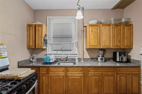 123 Willow St, Woonsocket, RI 02895 photo 11