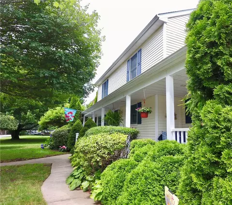 8 Rhody Dr, Westerly, RI 02891 photo 2