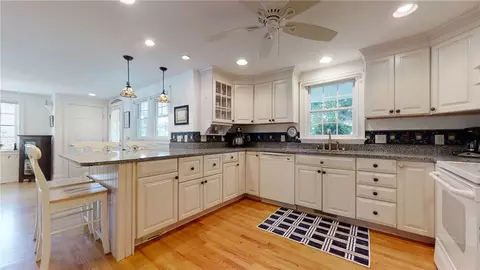 8 Rhody Dr, Westerly, RI 02891 photo 6