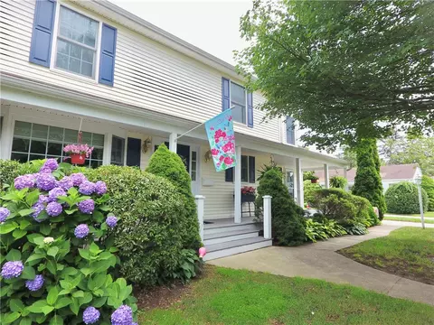 8 Rhody Dr, Westerly, RI 02891 photo 3