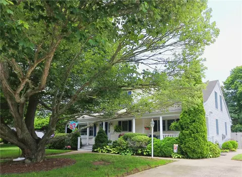 8 Rhody Dr, Westerly, RI 02891 photo 4