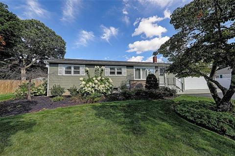 100 Marigold Dr, Warwick, RI 02889 photo 2