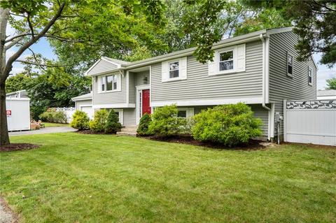 94 Sunnyside Dr, Warwick, RI 02889 photo 2
